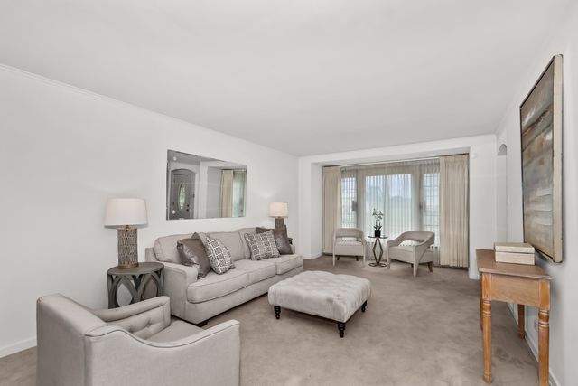 327 E 82nd Street, Chicago, IL 60619