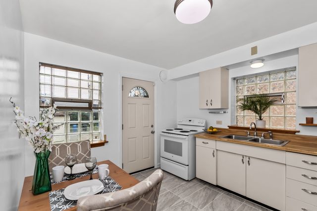 327 E 82nd Street, Chicago, IL 60619
