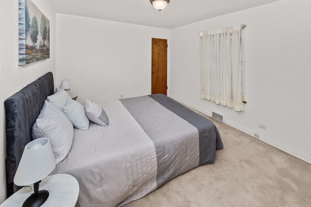 327 E 82nd Street, Chicago, IL 60619