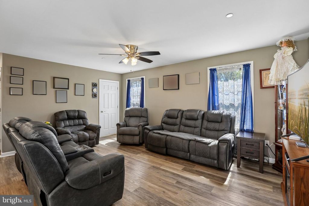 Image 10 of property listing at 2601 WESTCHESTER AVE, Ellicott City, MD 21043