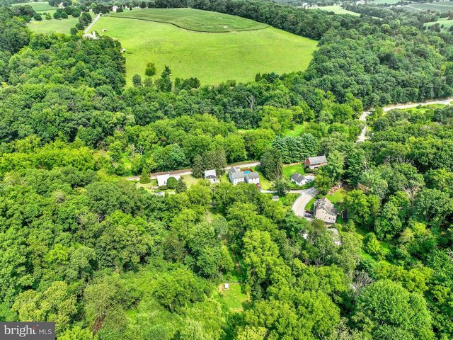 1355 BAUGHMAN LN, Seven Valleys, PA 17360