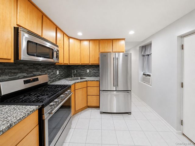 210 Brooklyn Avenue, Brooklyn, NY 11213