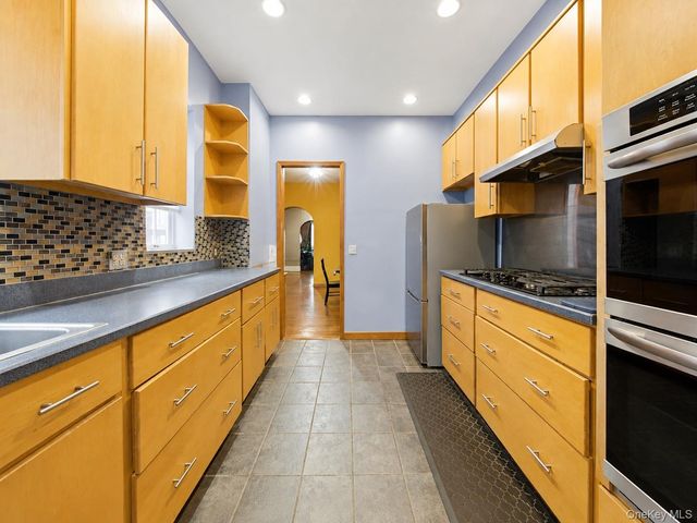210 Brooklyn Avenue, Brooklyn, NY 11213