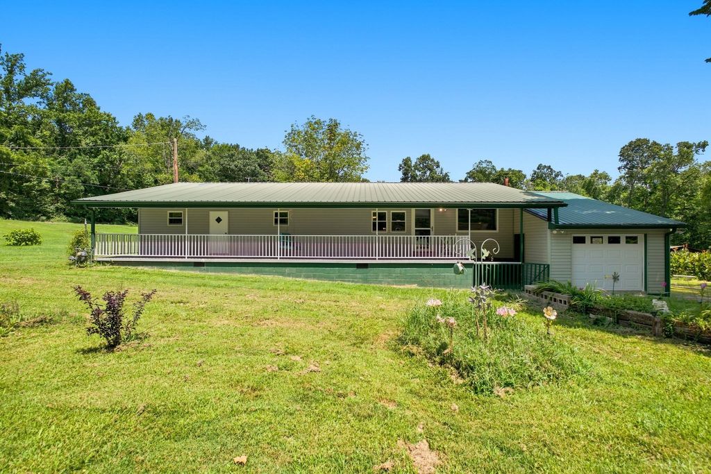 205 N Browns Ln, Portland, TN 37148
