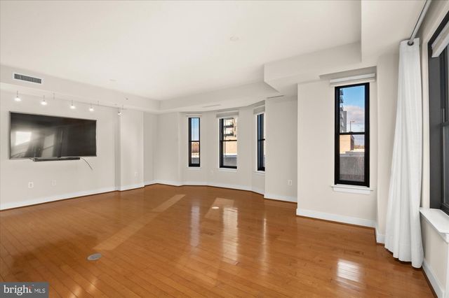 7710 Woodmont Ave Apt 513, Bethesda, MD 20814