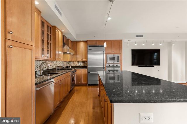 7710 Woodmont Ave Apt 513, Bethesda, MD 20814
