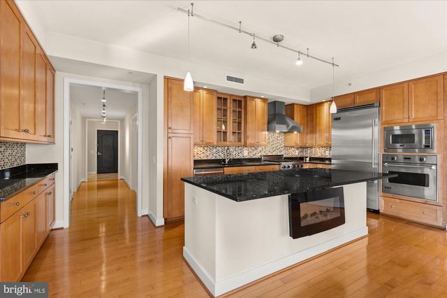 7710 Woodmont Ave Apt 513, Bethesda, MD 20814