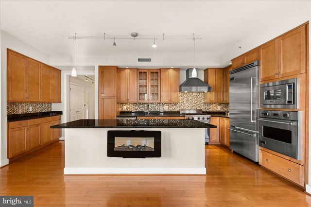 7710 Woodmont Ave Apt 513, Bethesda, MD 20814