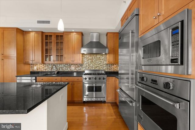 7710 Woodmont Ave Apt 513, Bethesda, MD 20814