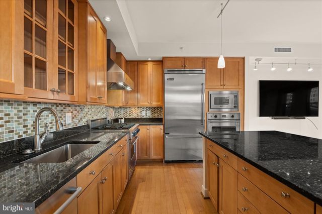 7710 Woodmont Ave Apt 513, Bethesda, MD 20814