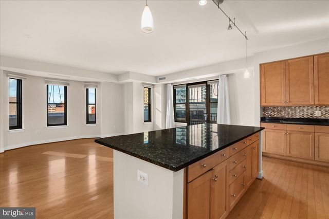 7710 Woodmont Ave Apt 513, Bethesda, MD 20814