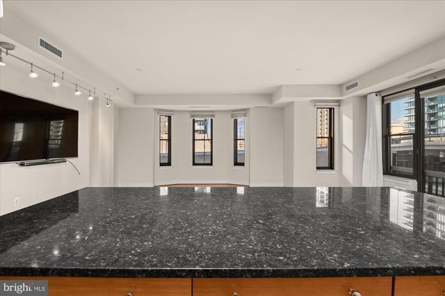 7710 Woodmont Ave Apt 513, Bethesda, MD 20814