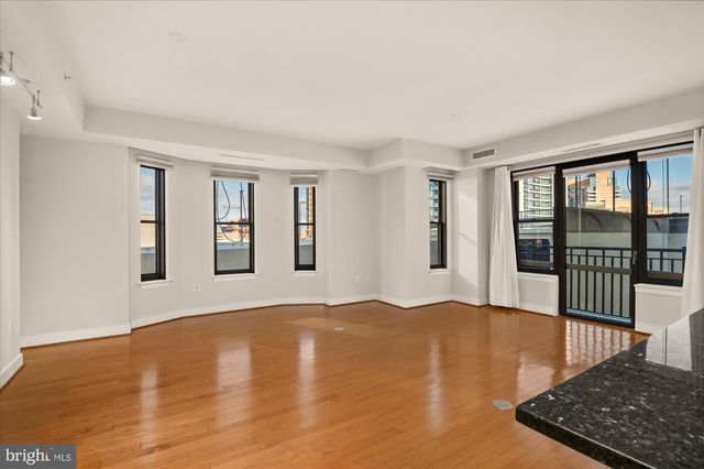 7710 Woodmont Ave Apt 513, Bethesda, MD 20814