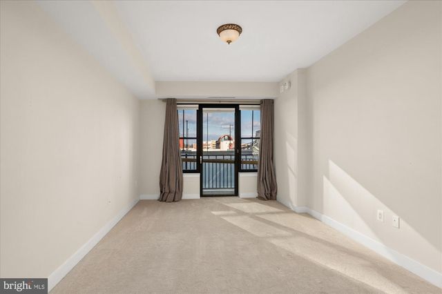 7710 Woodmont Ave Apt 513, Bethesda, MD 20814