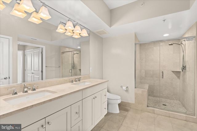 7710 Woodmont Ave Apt 513, Bethesda, MD 20814