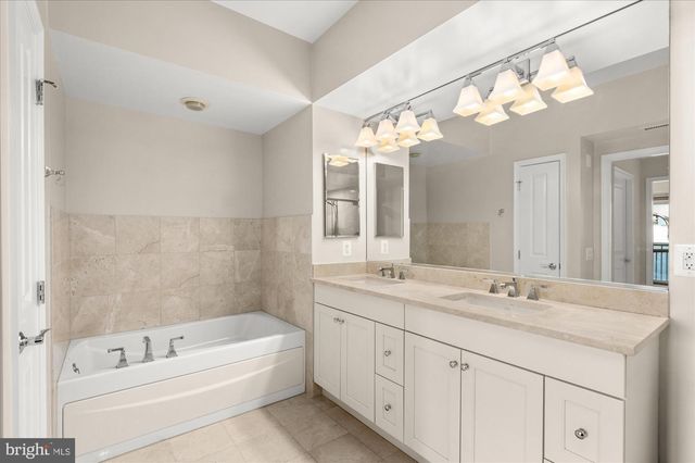 7710 Woodmont Ave Apt 513, Bethesda, MD 20814