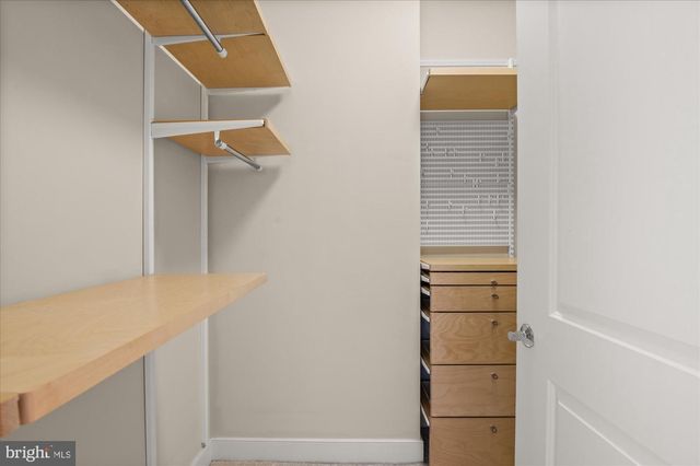 7710 Woodmont Ave Apt 513, Bethesda, MD 20814