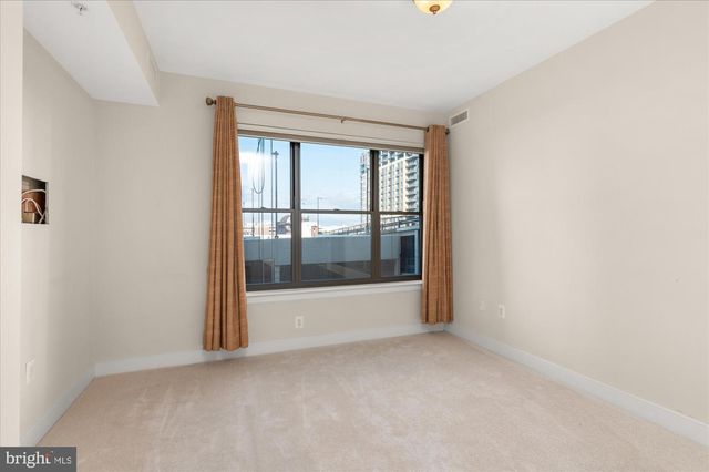 7710 Woodmont Ave Apt 513, Bethesda, MD 20814
