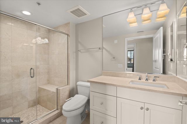 7710 Woodmont Ave Apt 513, Bethesda, MD 20814