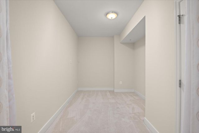 7710 Woodmont Ave Apt 513, Bethesda, MD 20814