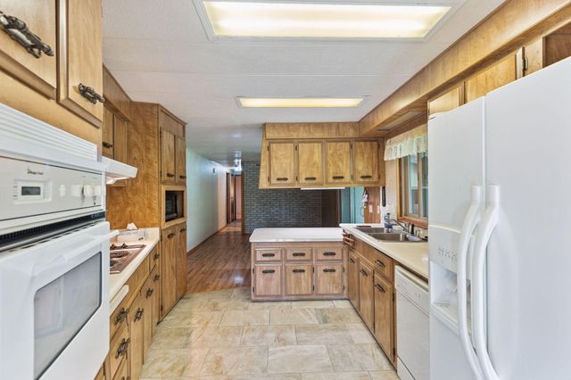 5600 Demaray Drive, Grants Pass, OR 97527