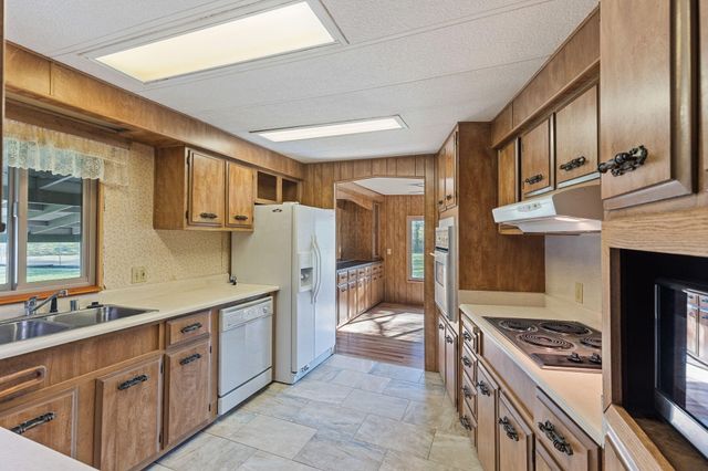 5600 Demaray Drive, Grants Pass, OR 97527