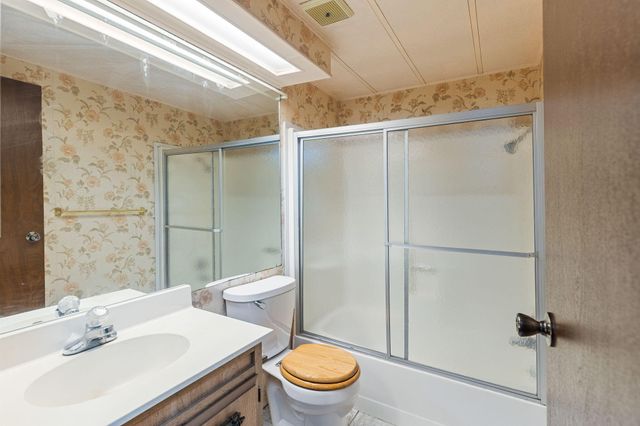 5600 Demaray Drive, Grants Pass, OR 97527