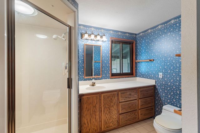 5600 Demaray Drive, Grants Pass, OR 97527