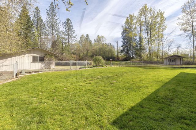 5600 Demaray Drive, Grants Pass, OR 97527