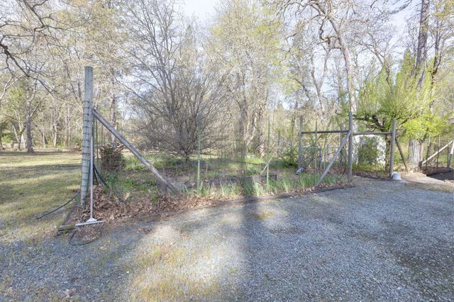 5600 Demaray Drive, Grants Pass, OR 97527