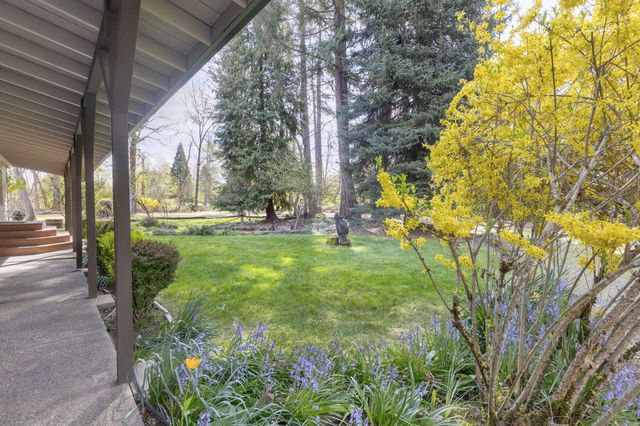 5600 Demaray Drive, Grants Pass, OR 97527