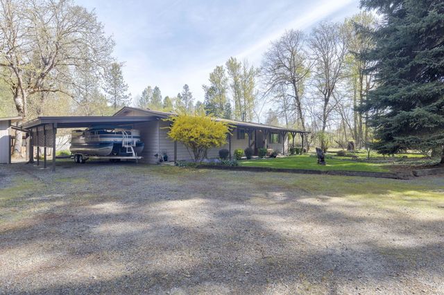 5600 Demaray Drive, Grants Pass, OR 97527