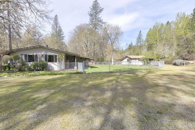 5600 Demaray Drive, Grants Pass, OR 97527