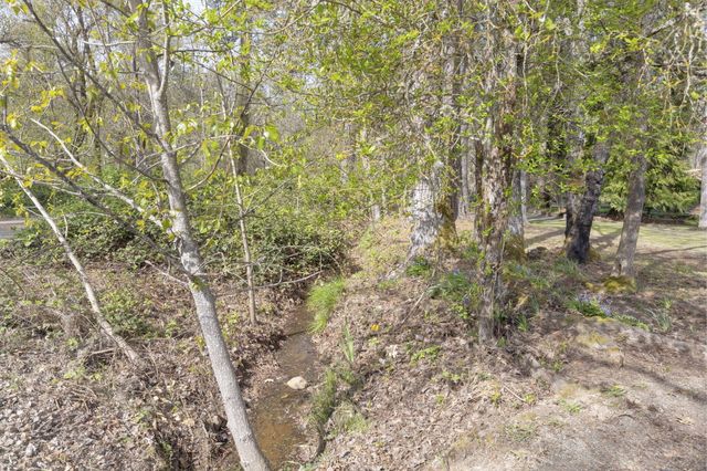 5600 Demaray Drive, Grants Pass, OR 97527