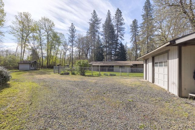 5600 Demaray Drive, Grants Pass, OR 97527