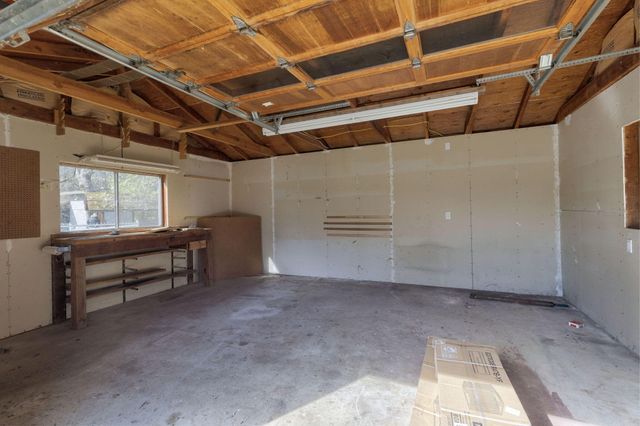 5600 Demaray Drive, Grants Pass, OR 97527