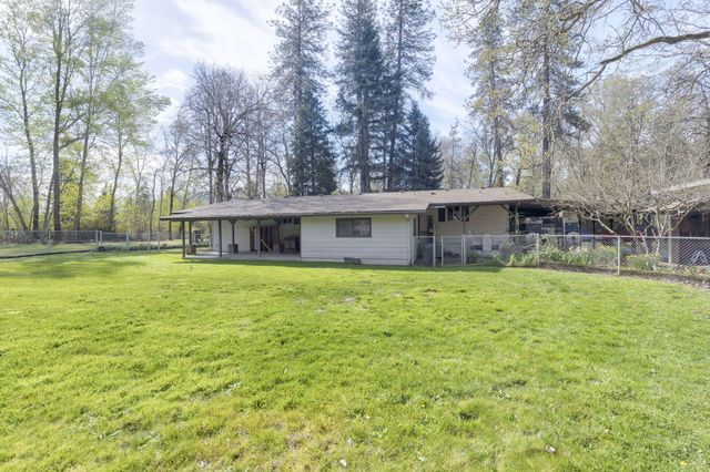 5600 Demaray Drive, Grants Pass, OR 97527