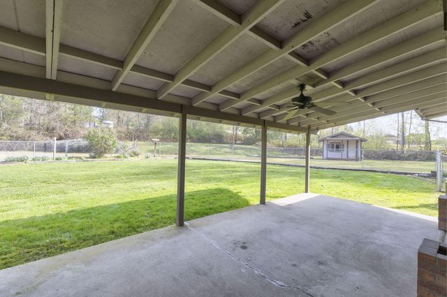 5600 Demaray Drive, Grants Pass, OR 97527