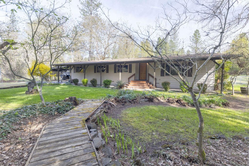 5600 Demaray Drive, Grants Pass, OR 97527