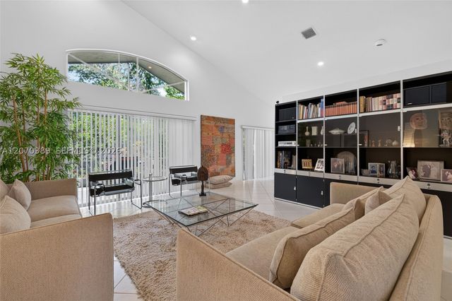 7318 Amber Falls Ln, Boynton Beach, FL 33437
