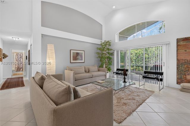 7318 Amber Falls Ln, Boynton Beach, FL 33437