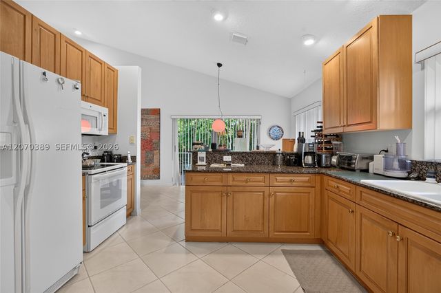 7318 Amber Falls Ln, Boynton Beach, FL 33437
