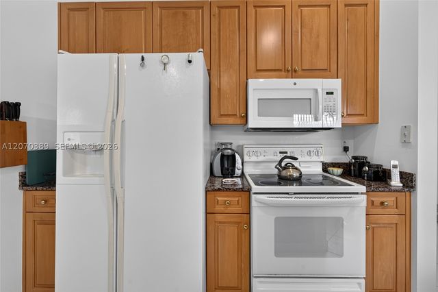 7318 Amber Falls Ln, Boynton Beach, FL 33437