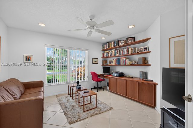 7318 Amber Falls Ln, Boynton Beach, FL 33437