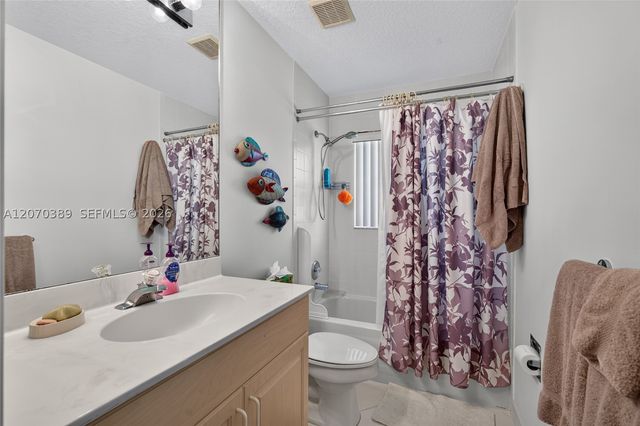 7318 Amber Falls Ln, Boynton Beach, FL 33437