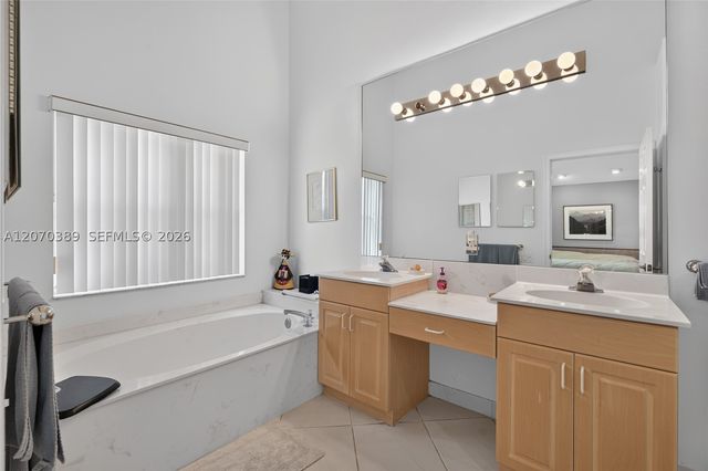 7318 Amber Falls Ln, Boynton Beach, FL 33437