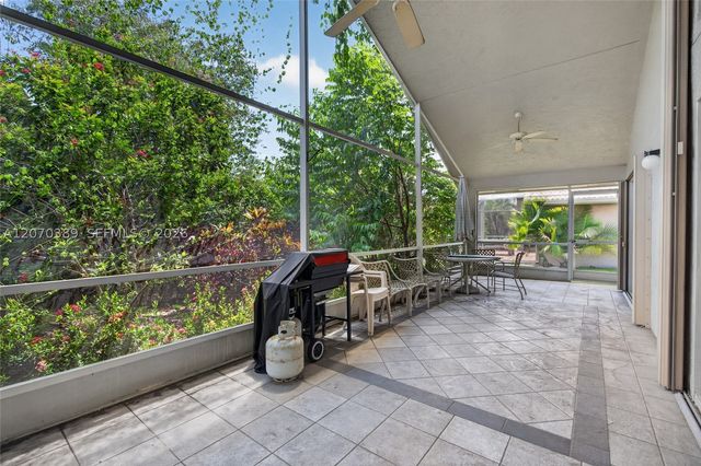 7318 Amber Falls Ln, Boynton Beach, FL 33437