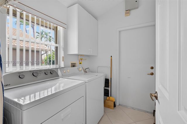 7318 Amber Falls Ln, Boynton Beach, FL 33437