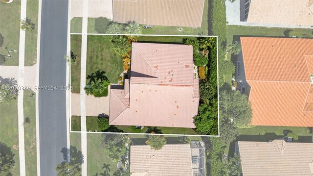 7318 Amber Falls Ln, Boynton Beach, FL 33437