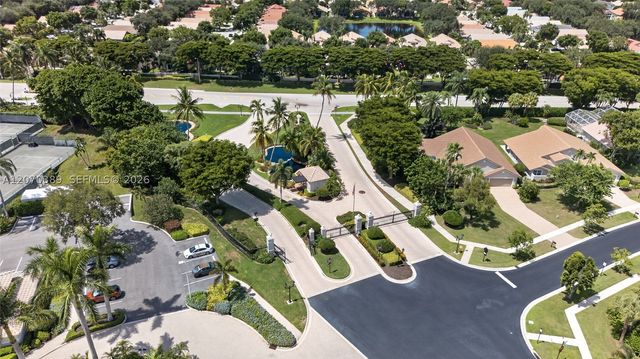 7318 Amber Falls Ln, Boynton Beach, FL 33437